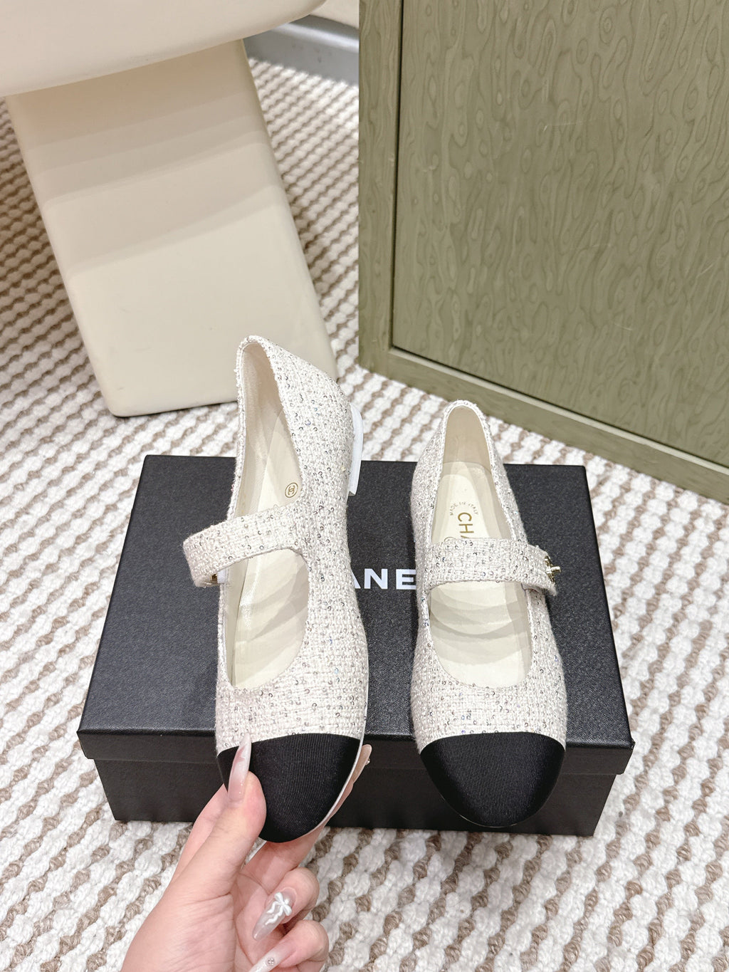 CHANEL 25S MARY JANE FLAT IN WHITE TWEED WITH BLACK CAP TOE GOLD HARDWARE