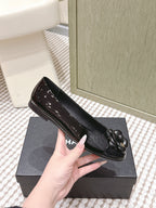 CHANEL 25S BALLET FLAT ROUND TOE IN BLACK PATENT SHEEPSKIN WITH CAMELLIA