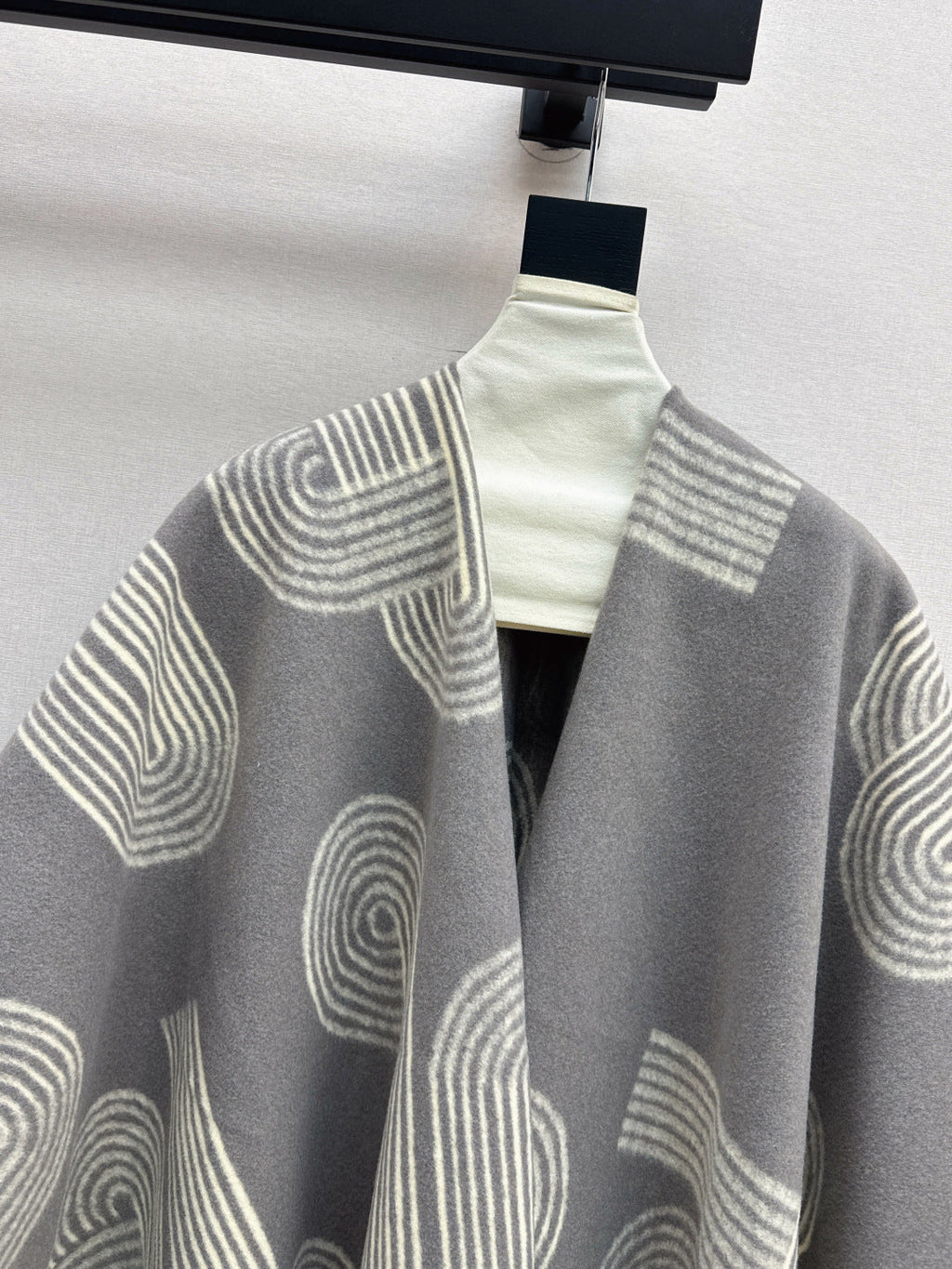 HERMES 25S JACQUARD CAPE COAT 320