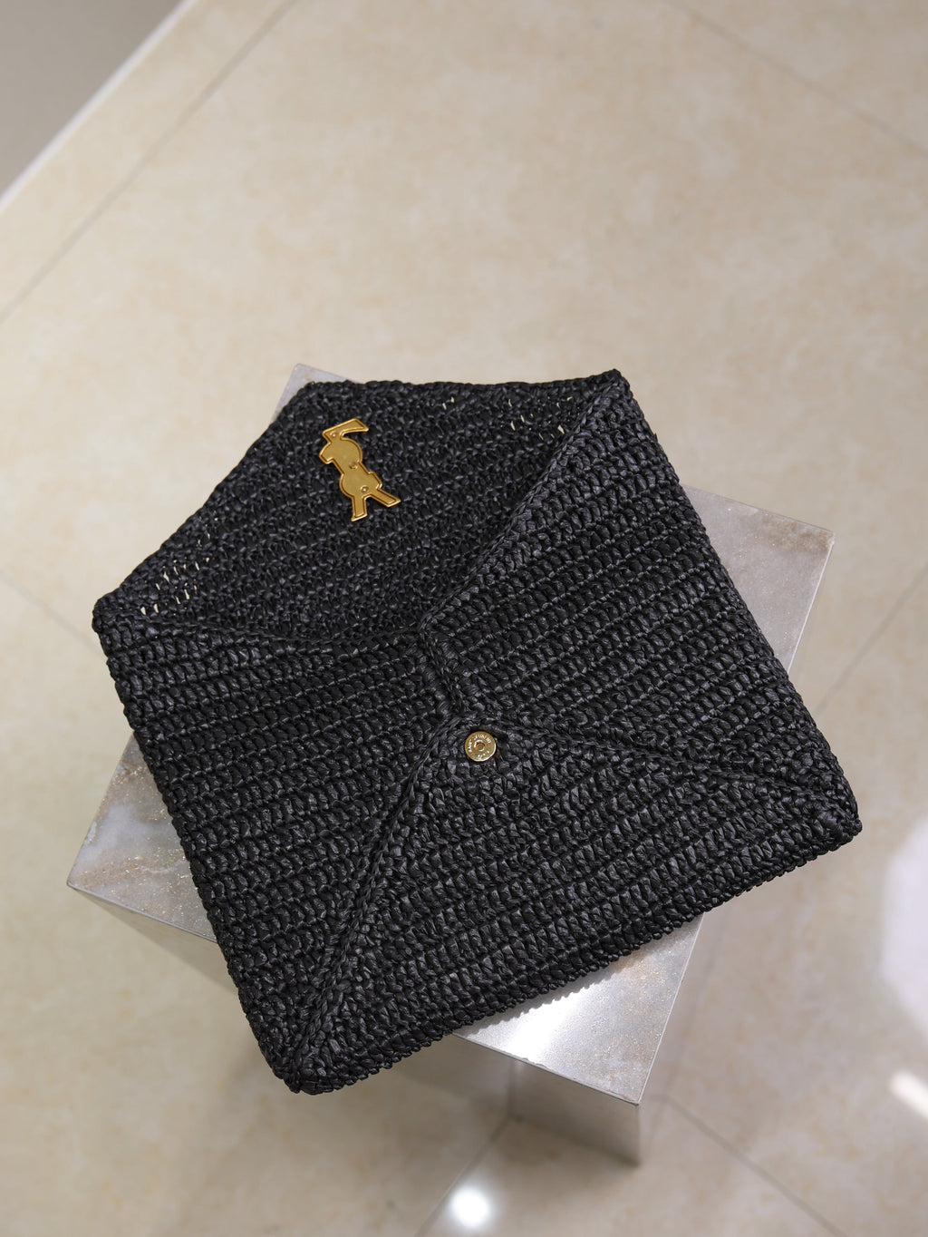 YSL 25S CASSANDRE LARGE ENVELOPE POUCH 29 IN BLACK RAFFIA GOLD HARDWARE