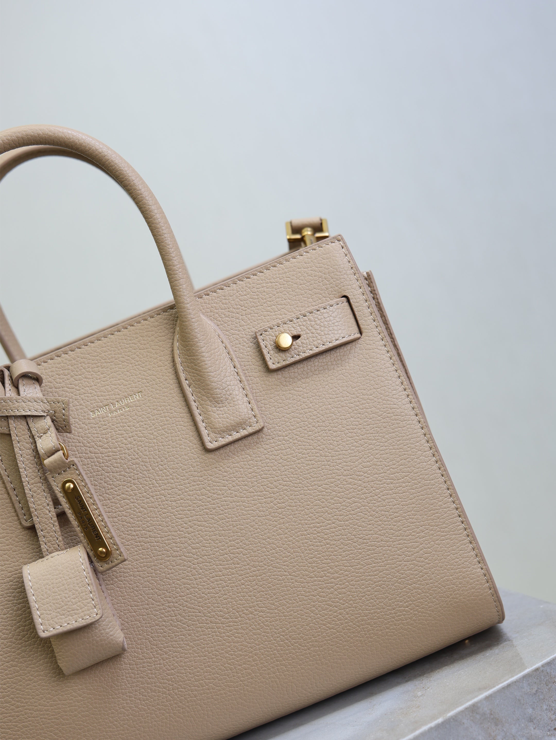 Sac De Jour Nano 26cm Beige Grain Cowhide GHW