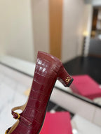 VLTN VLOGO SIGNATURE ROUND-TOE HEELS 25S IN DARK RED LAMBSKIN SNAKE-EMBOSSED