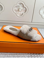 HM 25S GIULIA SANDAL IN PALE BEIGE GRAY SHEARLING WITH SILVER HARDWARE