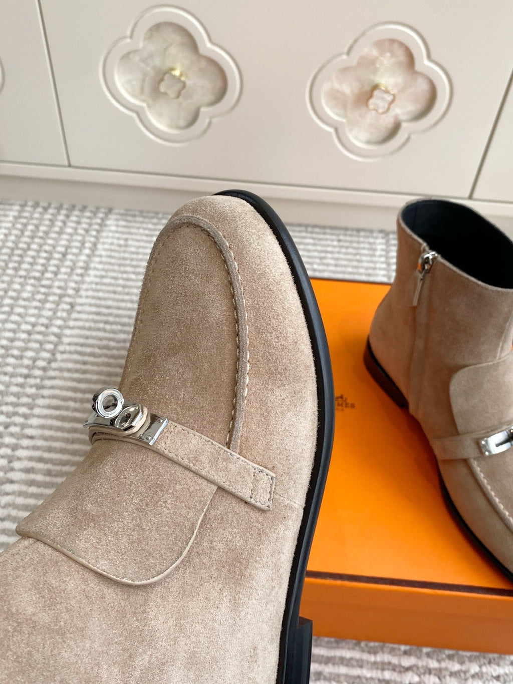 HM 25S KELSY ANKLE BOOT IN EARTHY BROWN-GRAY SUEDE WITH SILVER HARDWARE