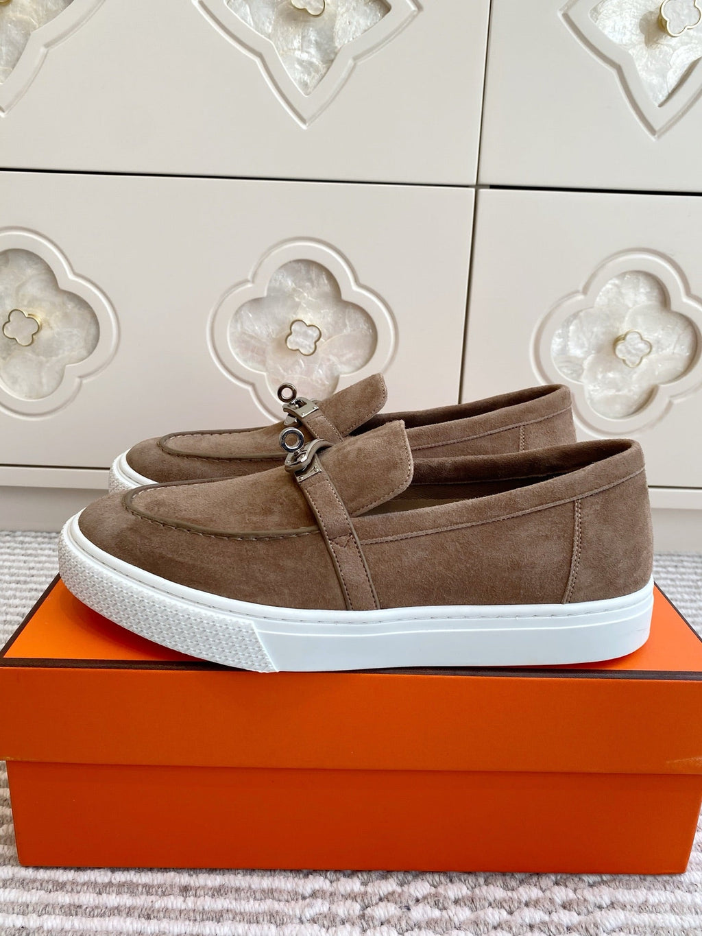 HM 25S SLIP-ON IN BROWN SUEDE WITH SILVER HARDWARE