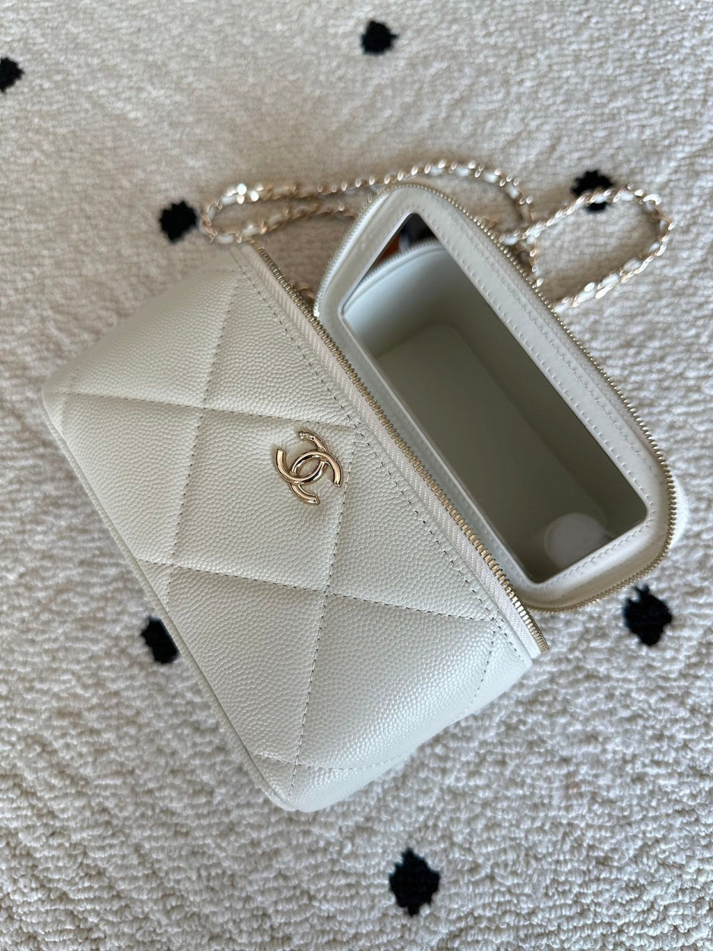 Chanel 2025 Vanity 17cm Bag White Caviar Leather 320299