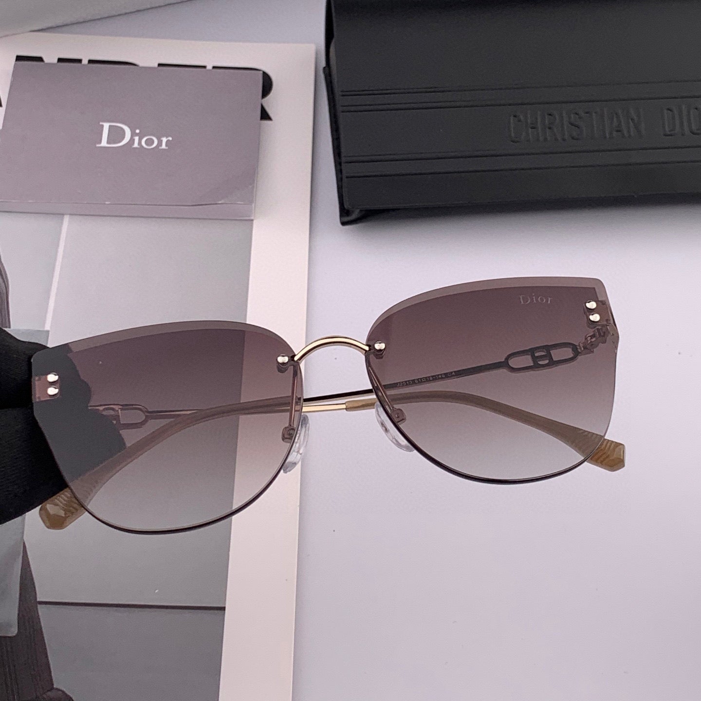 MONTAIGNE SUNGLASS CD3251 IN METAL