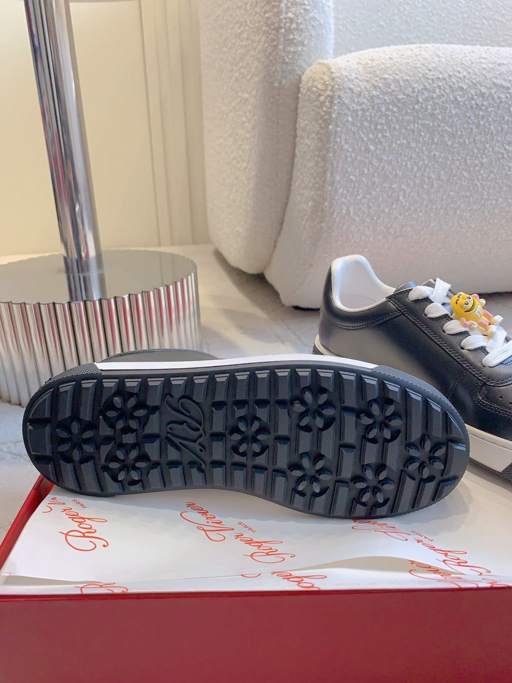 VIV' SKATE SNEAKERS IN BLACK CALFSKIN CARTOON CHARMS