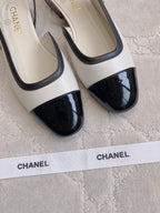 CHANEL 25S SLINGBACK IN BLACK AND WHITE CALFSKIN GOLD HARDWARE