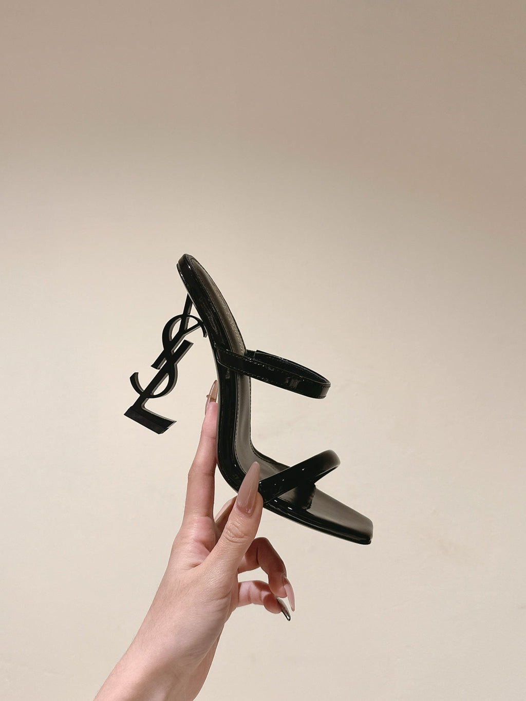 YSL 25S OPYUM HIGH-HEEL SANDALS 100 MM IN BLACK LAMBSKIN