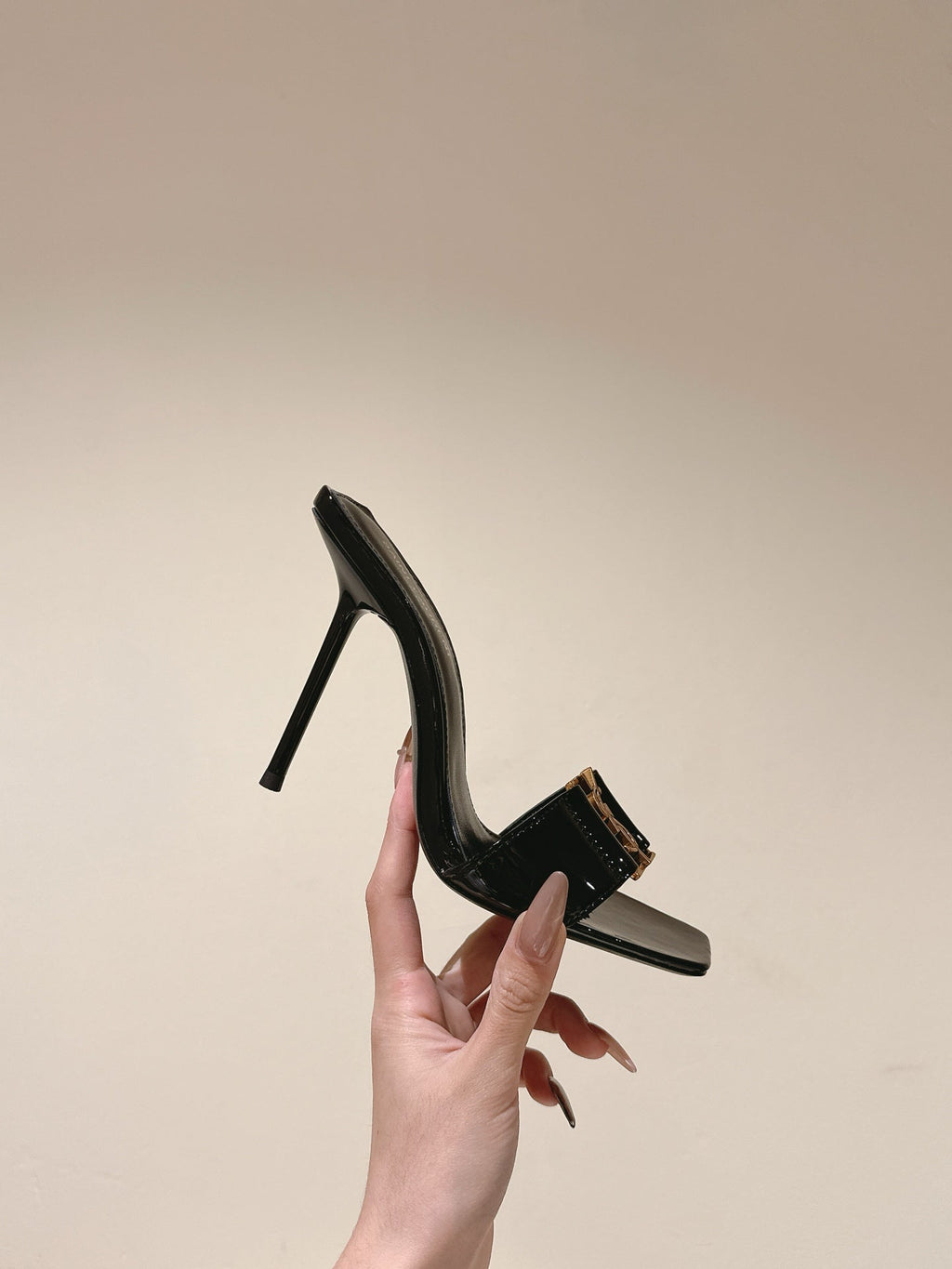 YSL 25S SQUARE-TOE HIGH-HEEL SANDALS 100 MM IN BLACK GLOSSY LAMBSKIN WITH GOLD HARDWARE