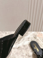 CC FLAT MULES 25S IN BLACK PATENT LEATHER