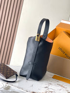 LOW KEY HOBO MM 35 IN BLACK SMOOTH CALFSKIN