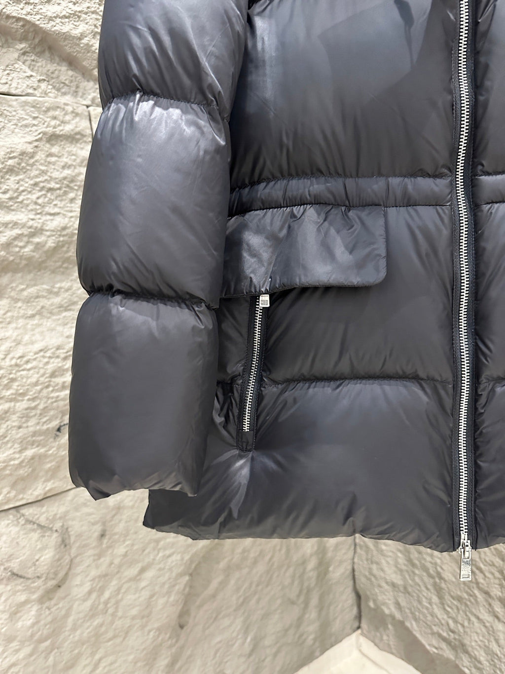 PRADA 25S MEDIUM-LENGTH GOOSE DOWN COAT 223