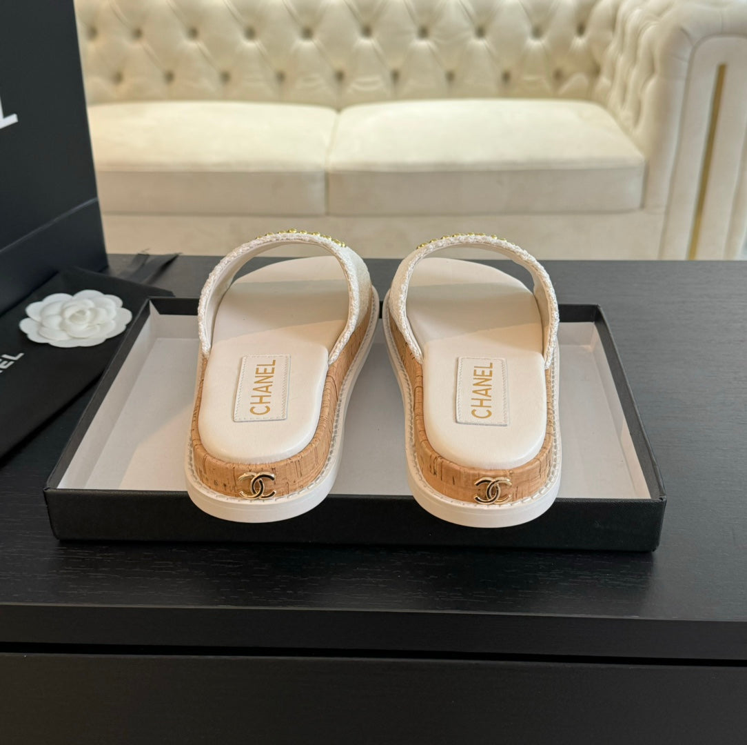 Double C Wood Grain Platform Slippers White Wool