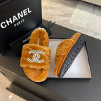 SLIPPERS IN SAFETY ORANGE FUR