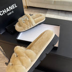 SLIPPERS IN BEIGE CREAM FUR
