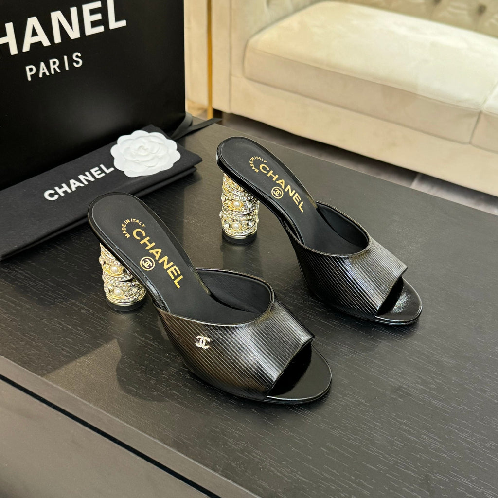 T-STRAP PEARL HEEL 85 MM SANDALS IN BLACK LAMBSKIN MULE