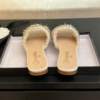 FLAT SANDALS BEIGE AND WHITE WITH CRYSTALS