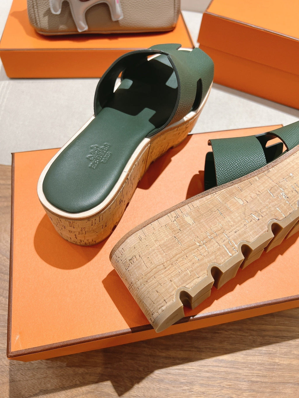 HM 25S HIGH WEDGE SANDALS IN DARK MOSS GREEN LAMBSKIN STYLE 32