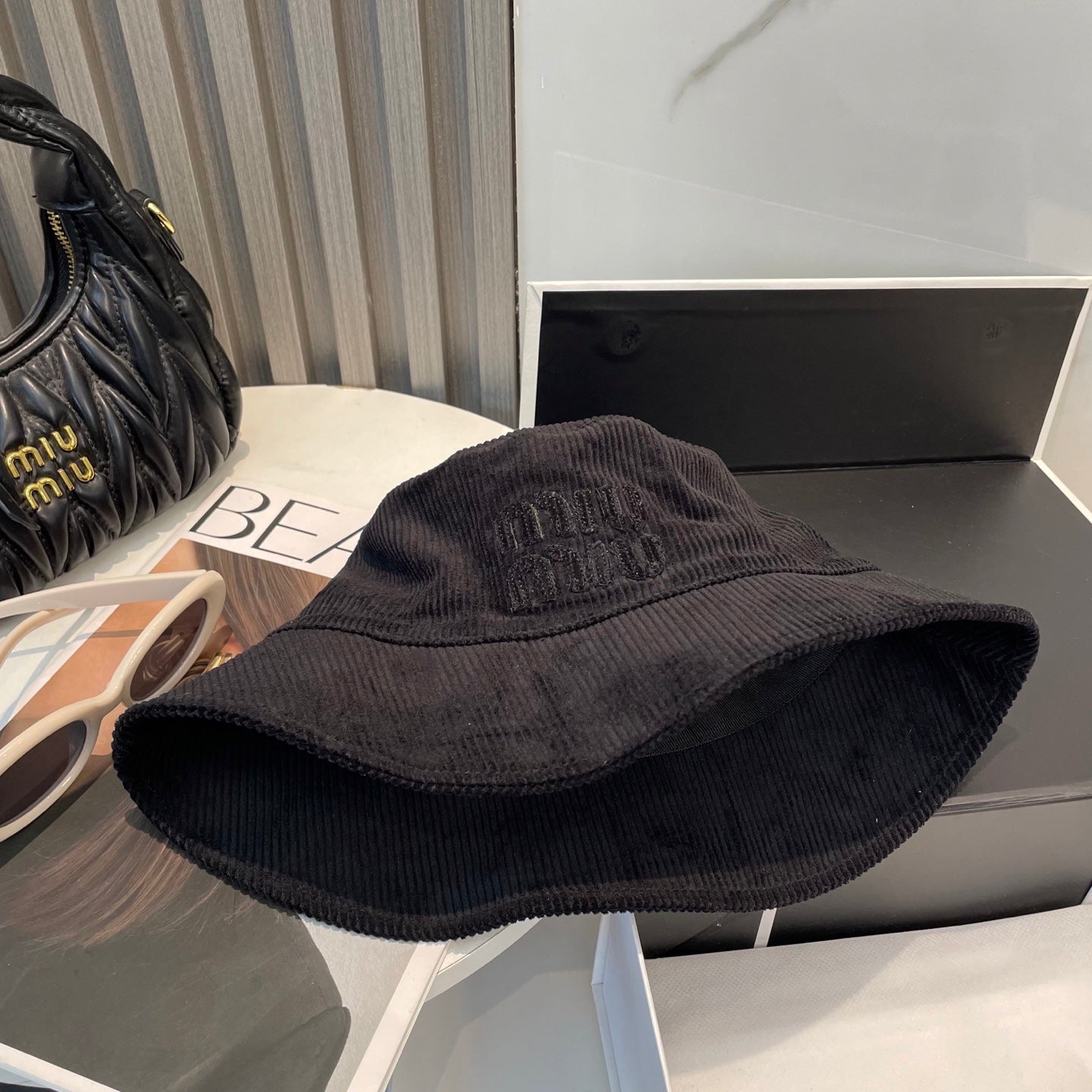 MM BUCKET IN BLACK VELVET WITH LOGO