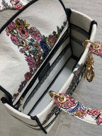 DIOR 25S SMALL LADY D-LITE BAG 24 IN WHITE RED DIOR STAR EMBROIDERY
