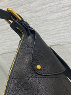 DIOR 25S SMALL VOYAGE BAG 23 IN BLACK FLAT MACROCANNAGE GRAINED CALFSKIN