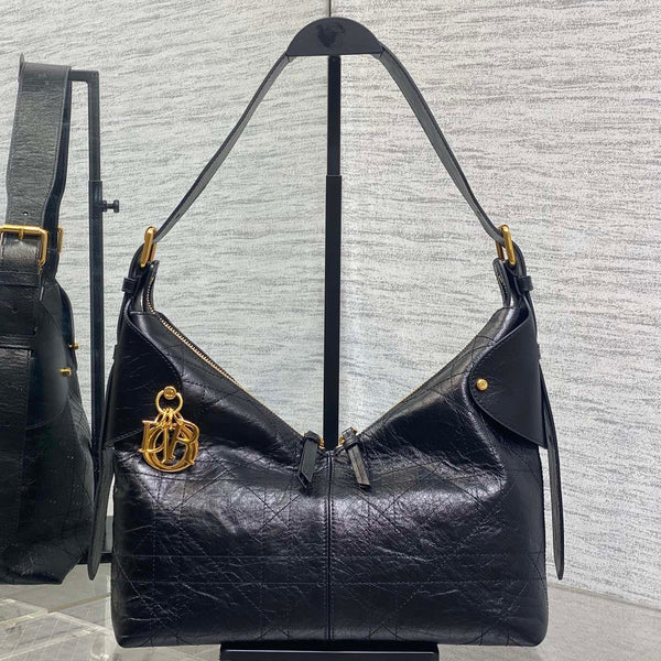 DIOR 25S MEDIUM VOYAGE BAG 28 IN BLACK FLAT MACROCANNAGE GRAINED GLOSSY CALFSKIN