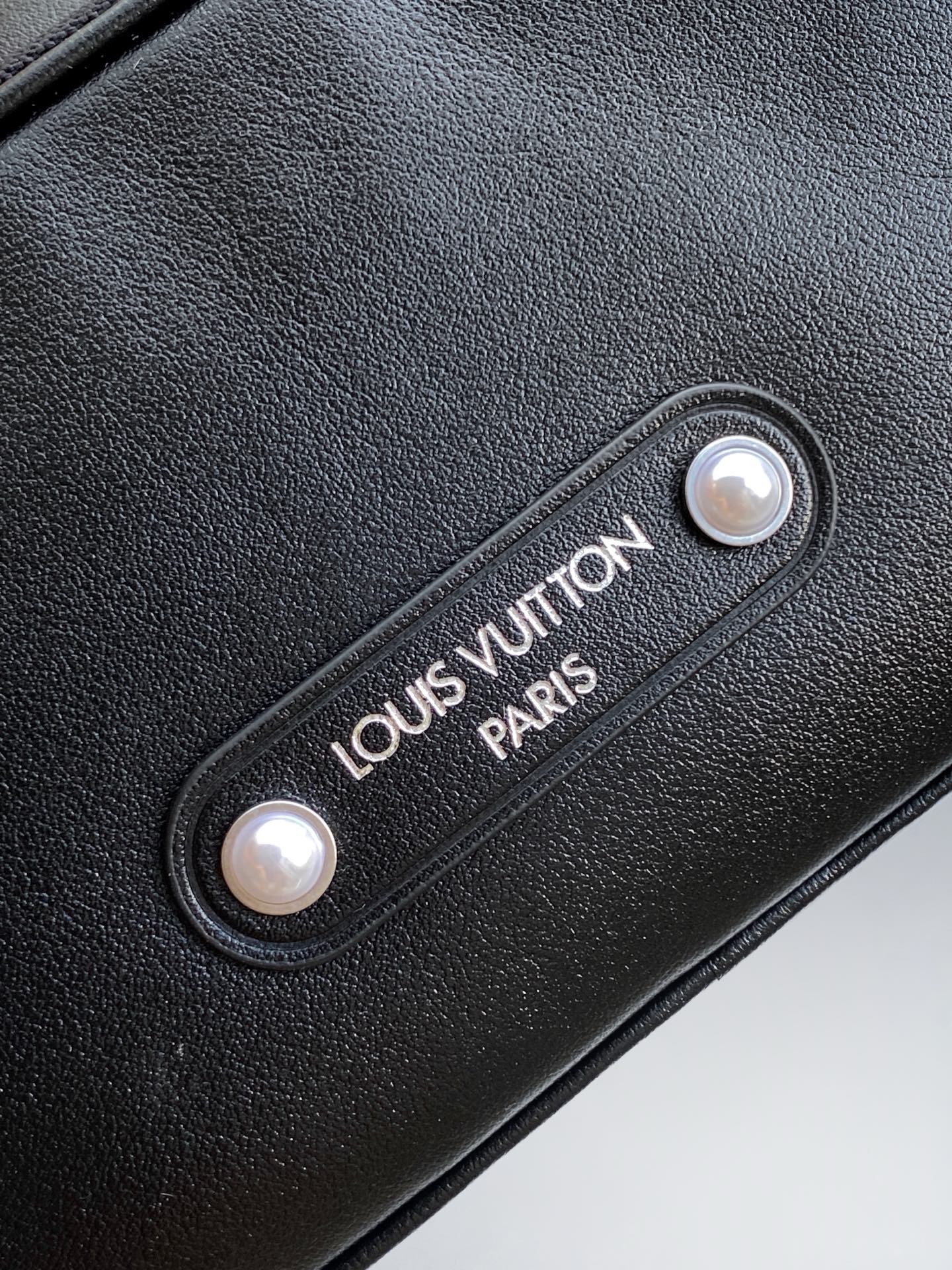 LV M13988 Keepall Bandoulière Cargo 25 Black Caflskin Sliver HW