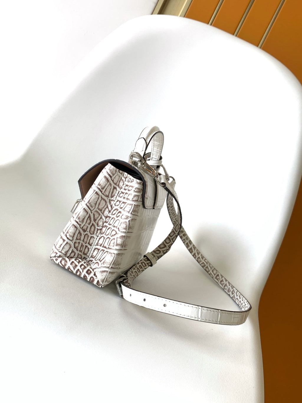 LV 25s Rose Des Vents Handbag 19cm White Crocodile Himalaya Metal HW