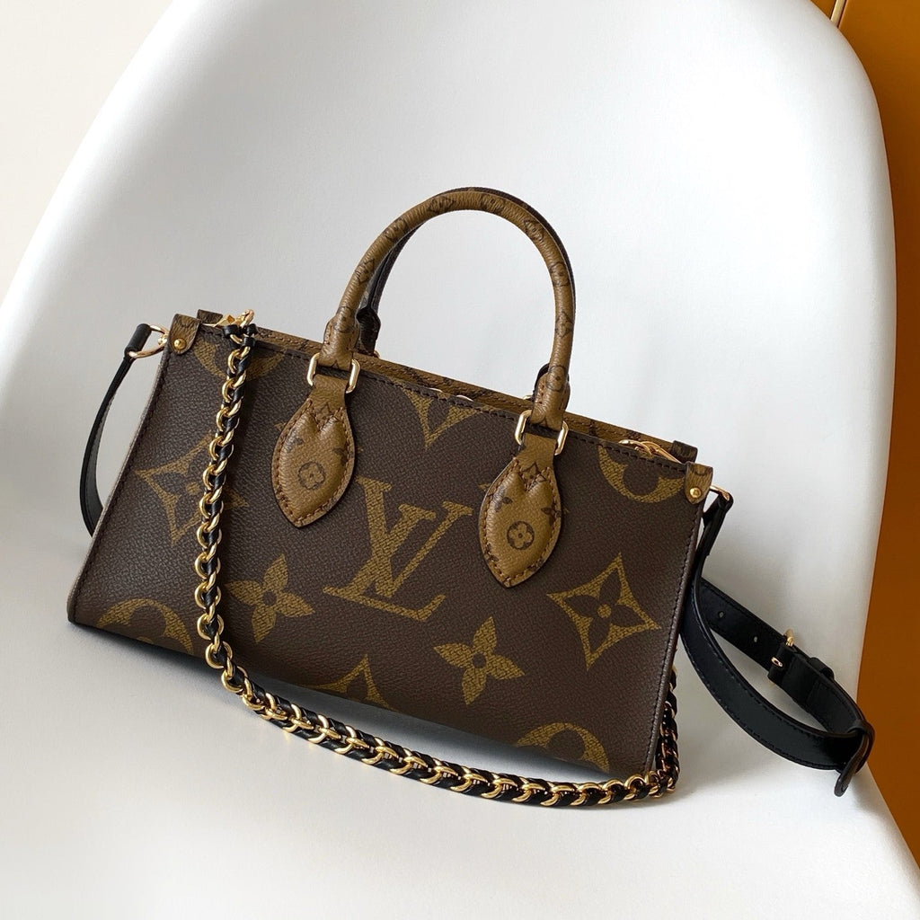 LV M14236 OnTheGo East West Chain 25cm Brown Monogram Giant & Canvas