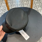 NEWSBOY CAP IN BLACK CALFSKIN 421107