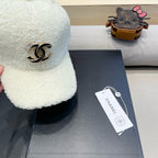 BASEBALL HAT IN WHITE LAMB FUR 424251