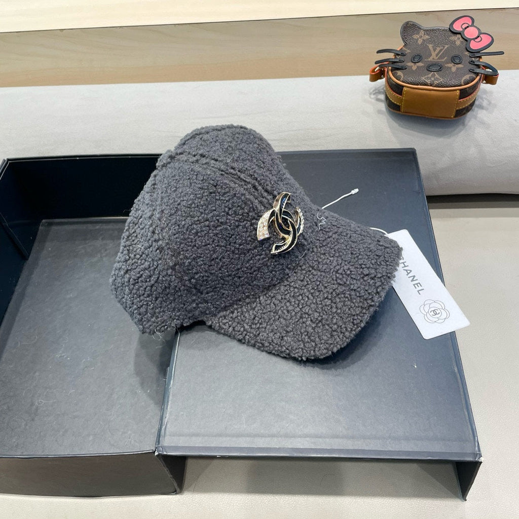 BASEBALL HAT IN MO GRAY LAMB FUR 424254