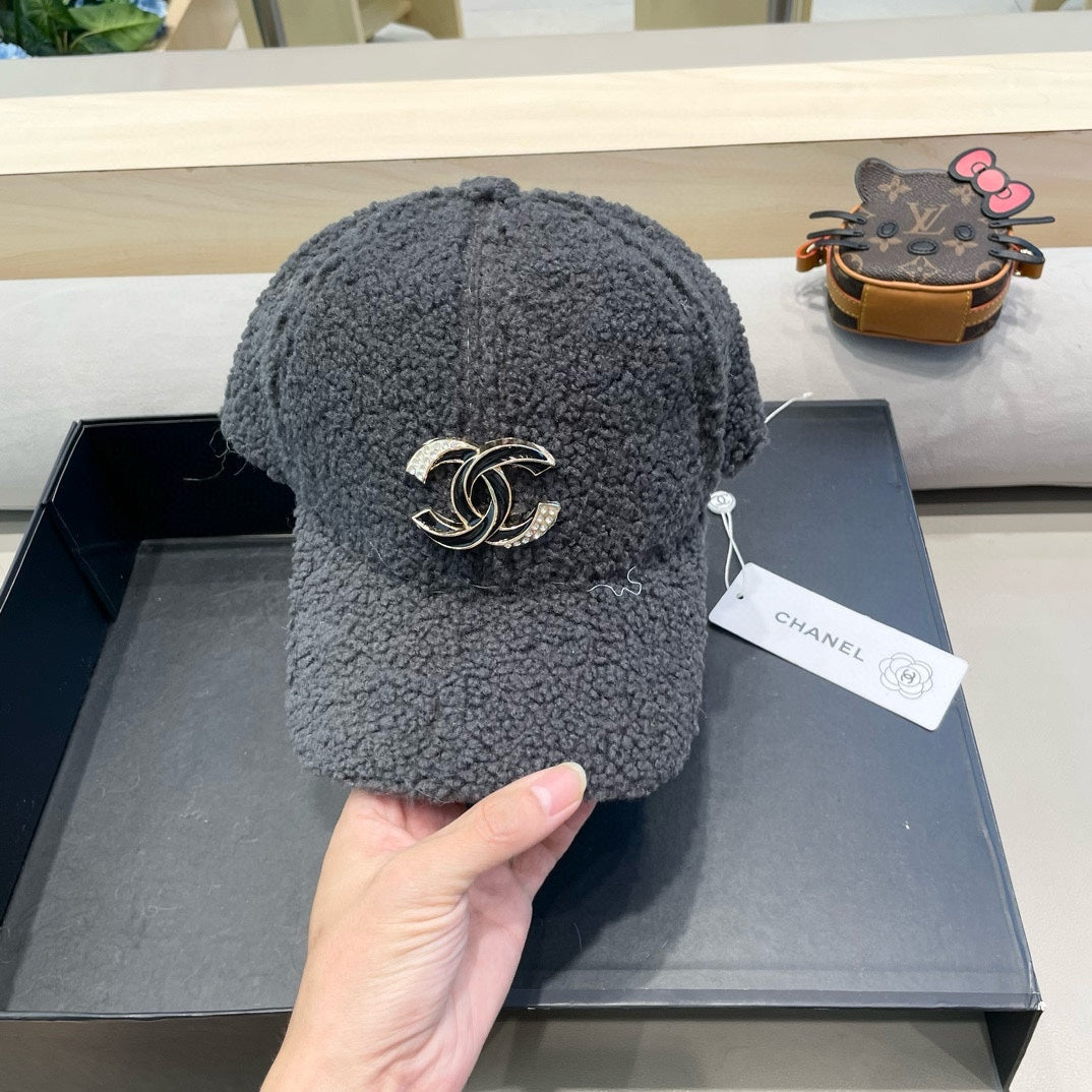 BASEBALL HAT IN MO GRAY LAMB FUR 424254