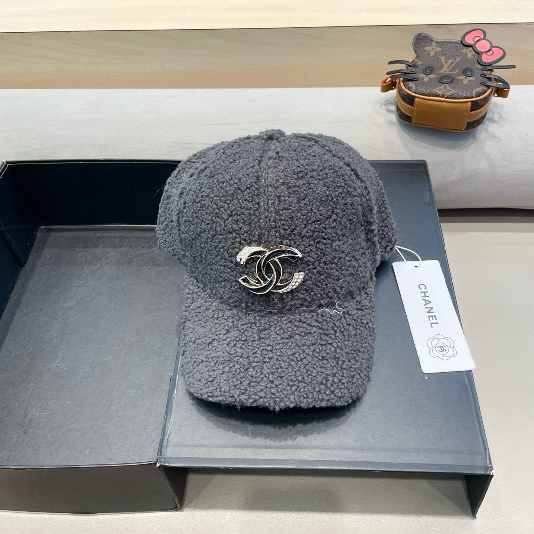 BASEBALL HAT IN MO GRAY LAMB FUR 424254