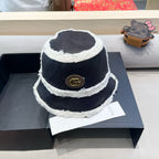 BUCKET HAT IN BLACK LAMBSKIN AND WHITE FLEECE 426223