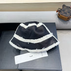 BUCKET HAT IN BLACK LAMBSKIN AND WHITE FLEECE 426223