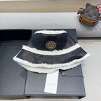 BUCKET HAT IN BLACK LAMBSKIN AND WHITE FLEECE 426223