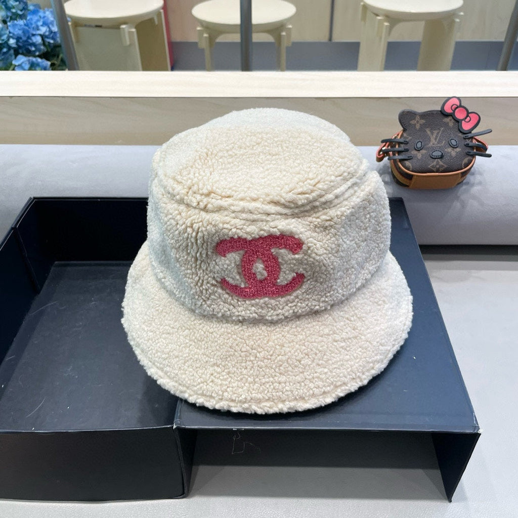 BUCKET HAT IN BEIGE LAMB WOOL 430249