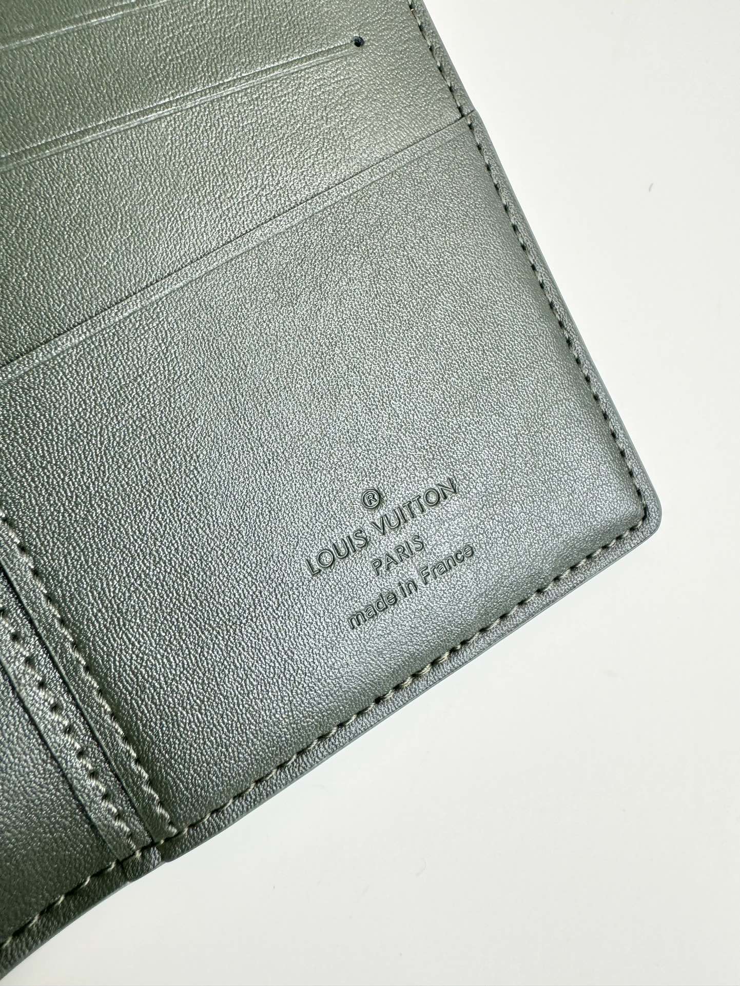 LV Brazza Wallet Green Ostrich Pattern 221307