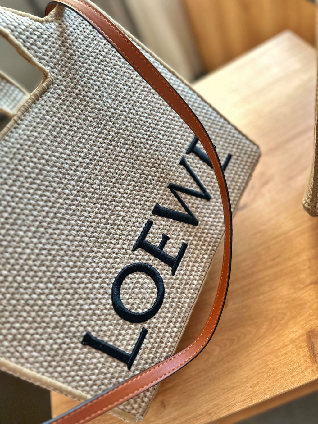 LOE MINI 24 FONT TOTE IN NATURAL RAFFIA