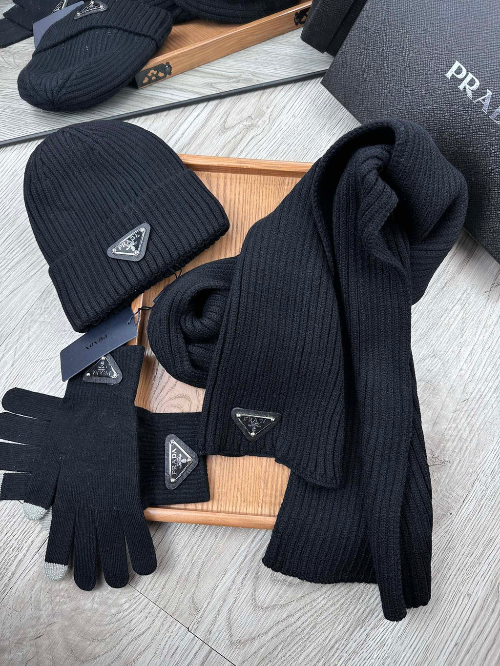 THREE-PIECES SET IN BLACK WOOL AND ACRYLIC 406558