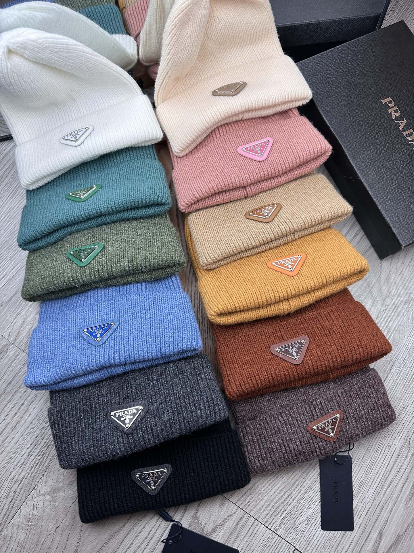 BEANIE HAT IN BRUNETTE BROWN WOOL 332399