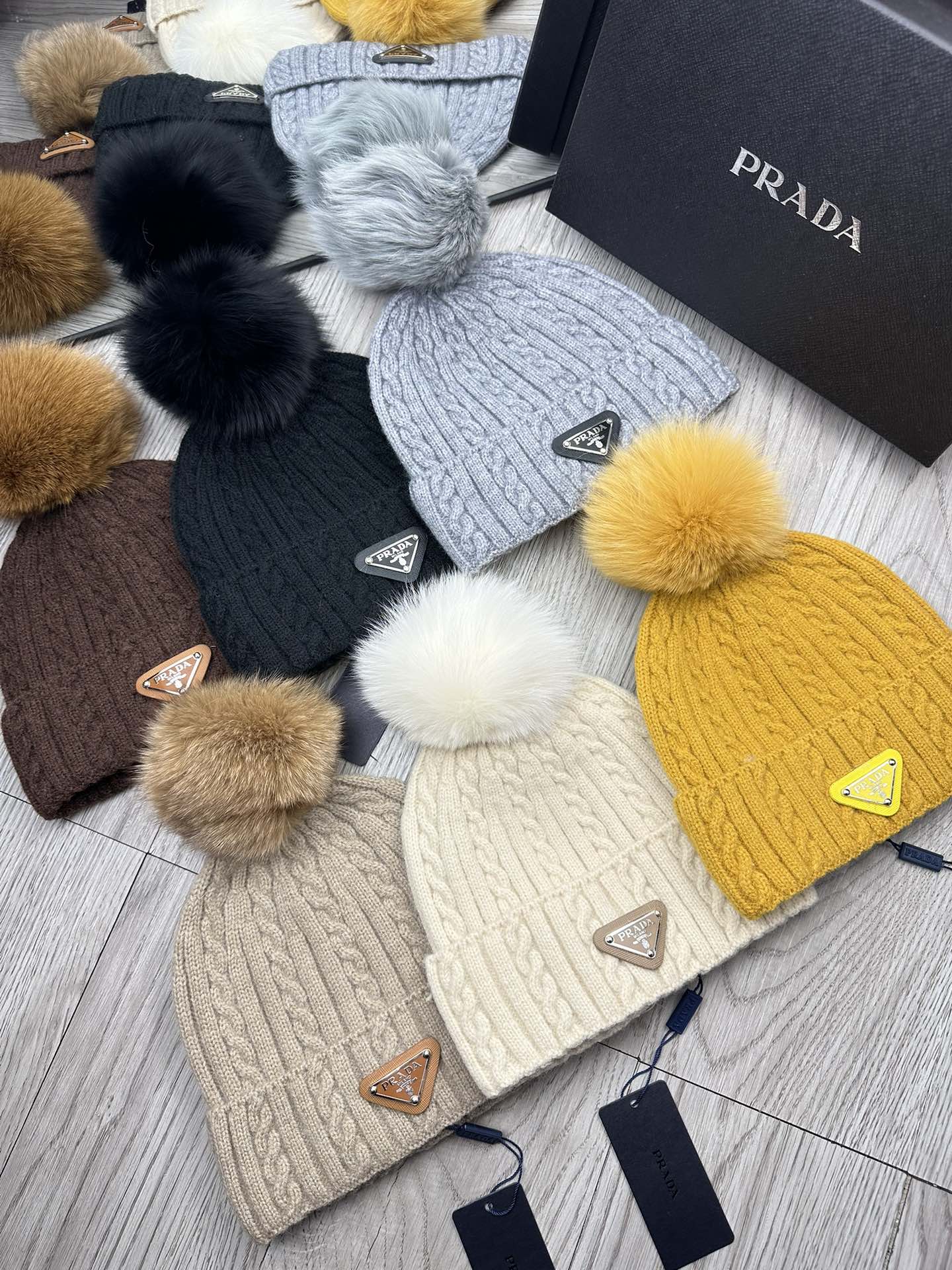 BEANIE HAT IN BLACK WOOL 352368