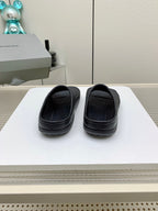 POOL CROCS IN BLACK RUBBER