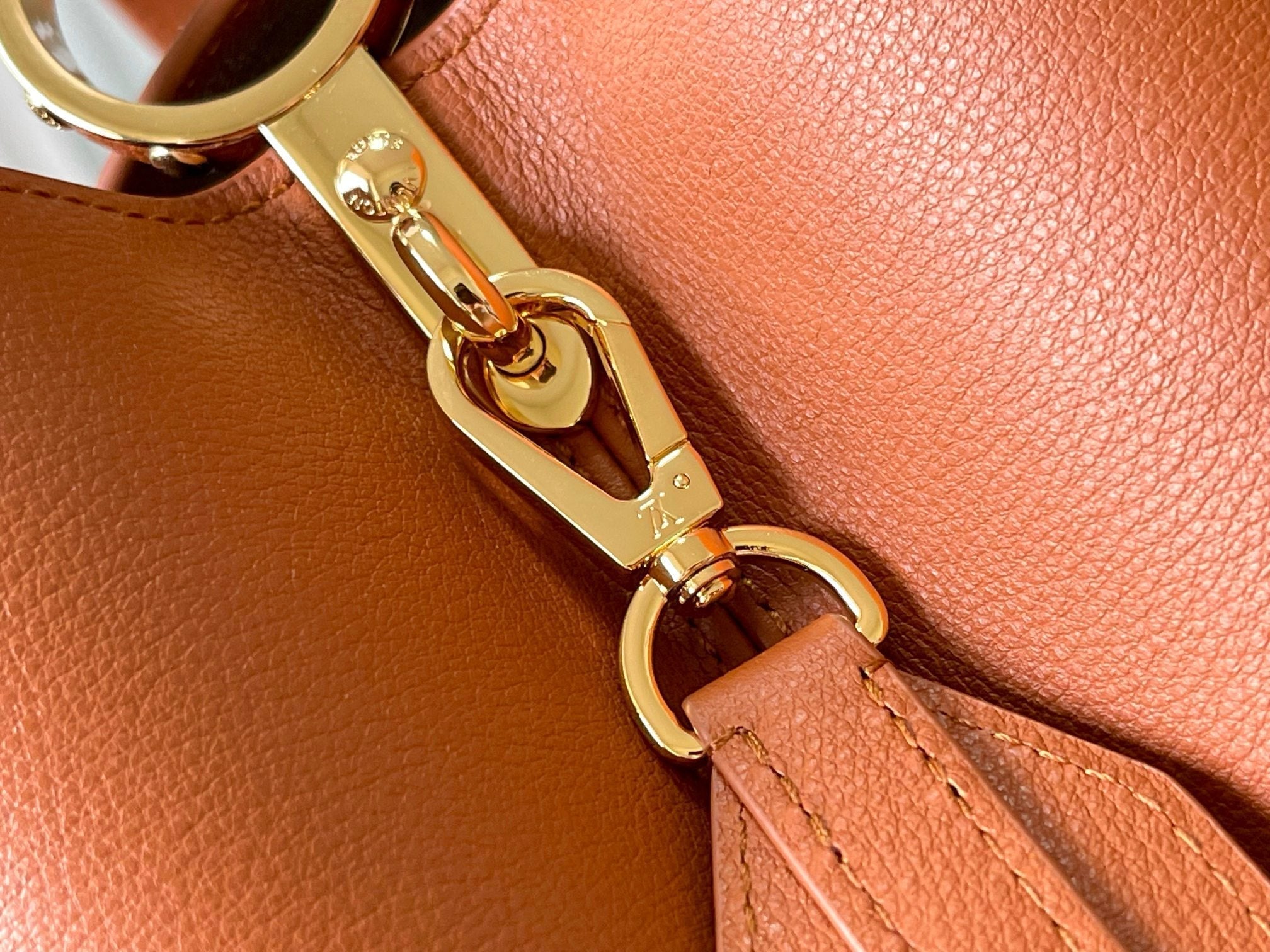 CAPUCINES GM 38CM BROWN ORANGE TAURILLON LEATHER