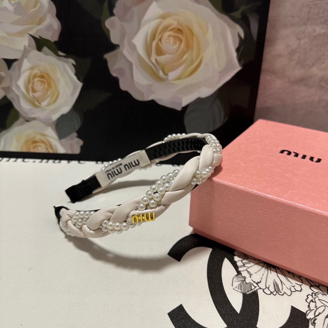 HEADBAND IN WHITE CALFSKIN MIX PEARL CHAIN 347681
