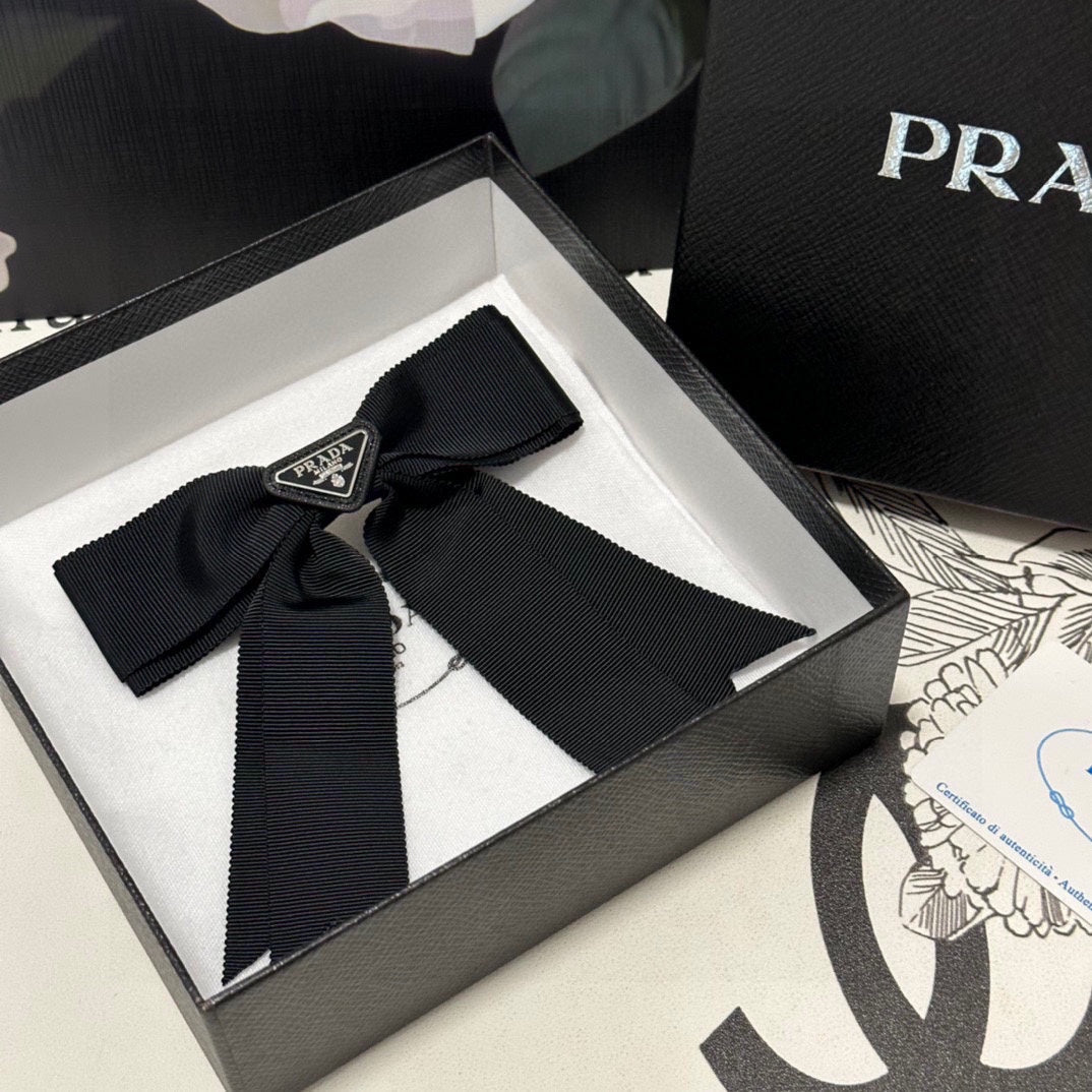 BOW HAIR CLIP IN BLACK FABRIC 406107