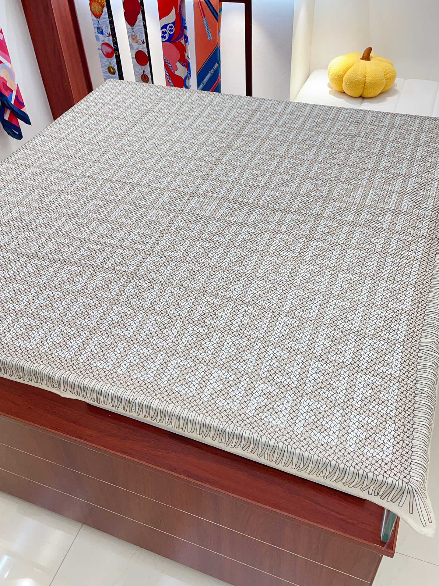 FF PONCHO 140 CM SCRAF IN BEIGE MONOGRAM SILK CASHMERE